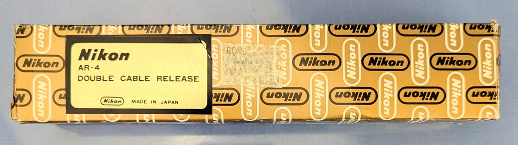 Nikon-Konvolut mit 13 Zubehörteilen: AR-4, AP-2, AH-2, DK-1, HK-6, MR-2, SC-14. Neuwertig, Originalverpackung geöffnet.