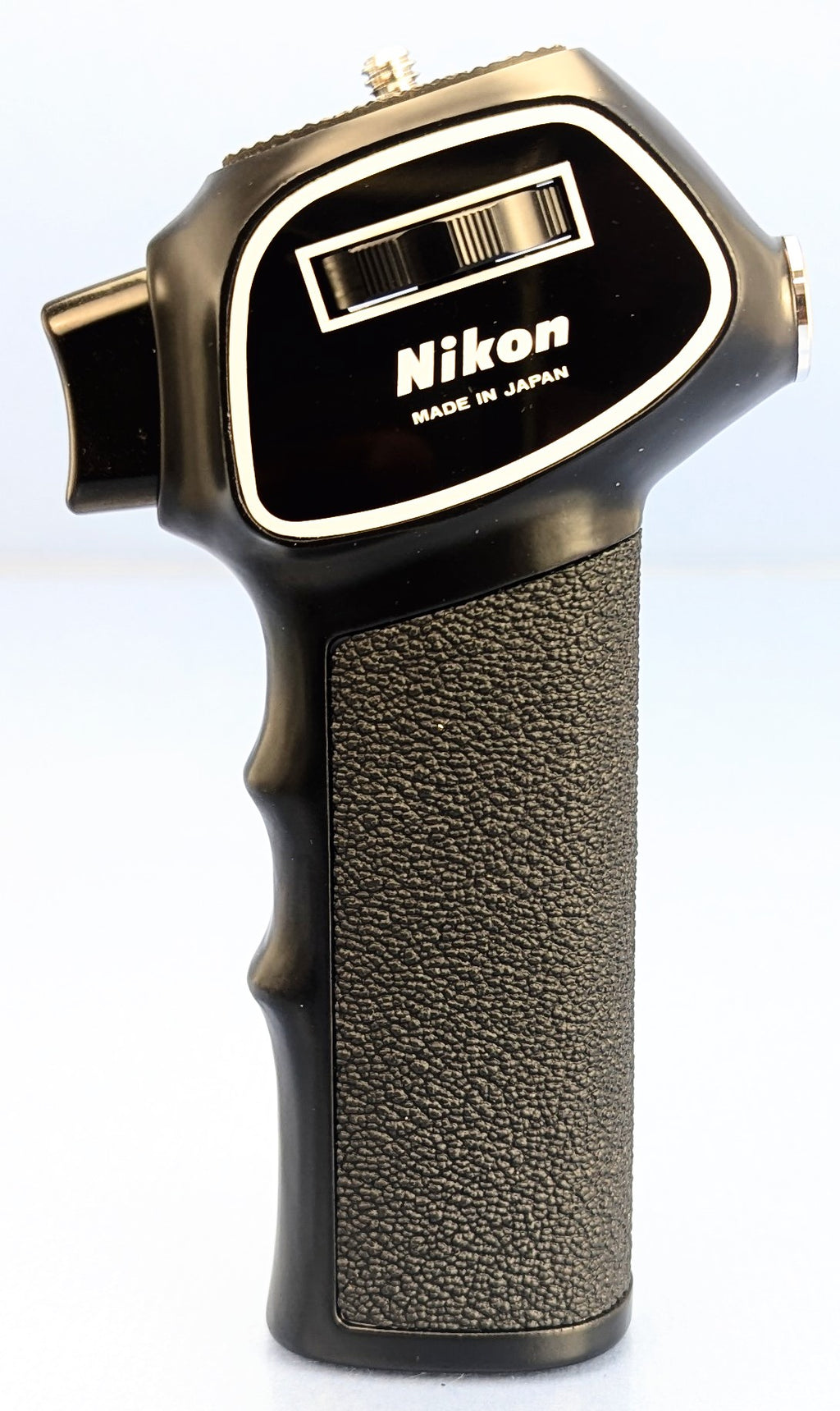 Nikon-Konvolut mit 13 Zubehörteilen: AR-4, AP-2, AH-2, DK-1, HK-6, MR-2, SC-14. Neuwertig, Originalverpackung geöffnet.