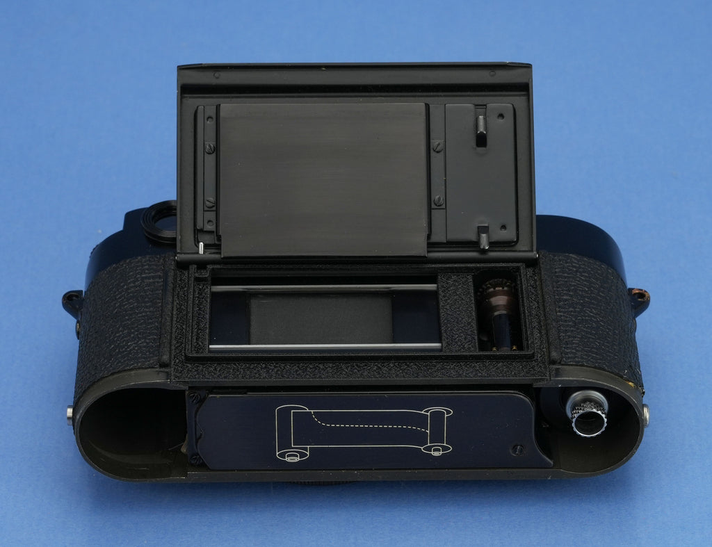 LEICA LEITZ MP-118 ORIGINAL 1957 SCHWARZE LACKIERUNG IMOOP ENTFERNUNGSFONKAMERA + PAPIERE!