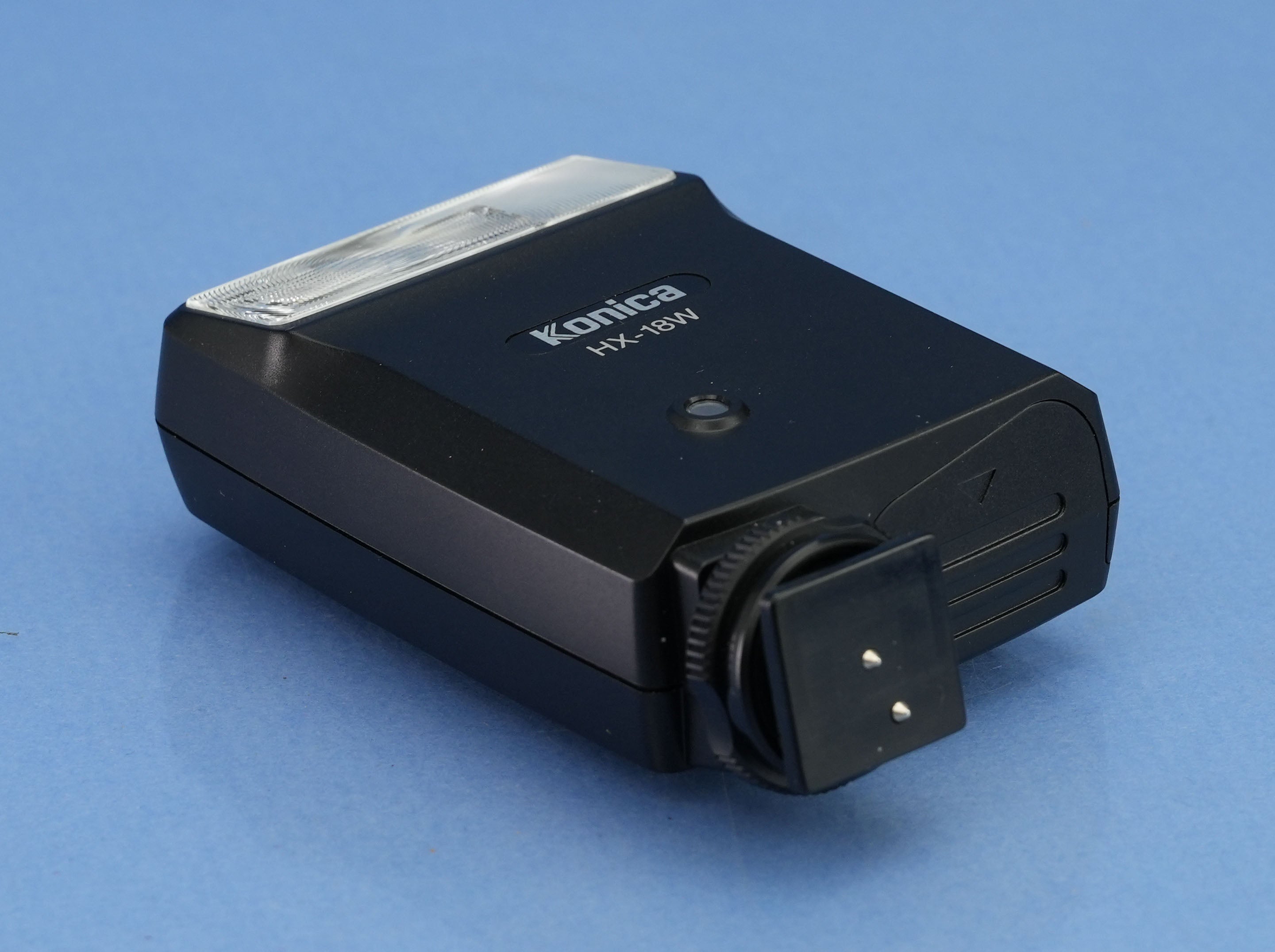 KONICA HEXAR RF BLACK ENTFERNER-KAMERA-SET + 50MM F2 OBJEKTIV + BOX + BLITZ + BOX!