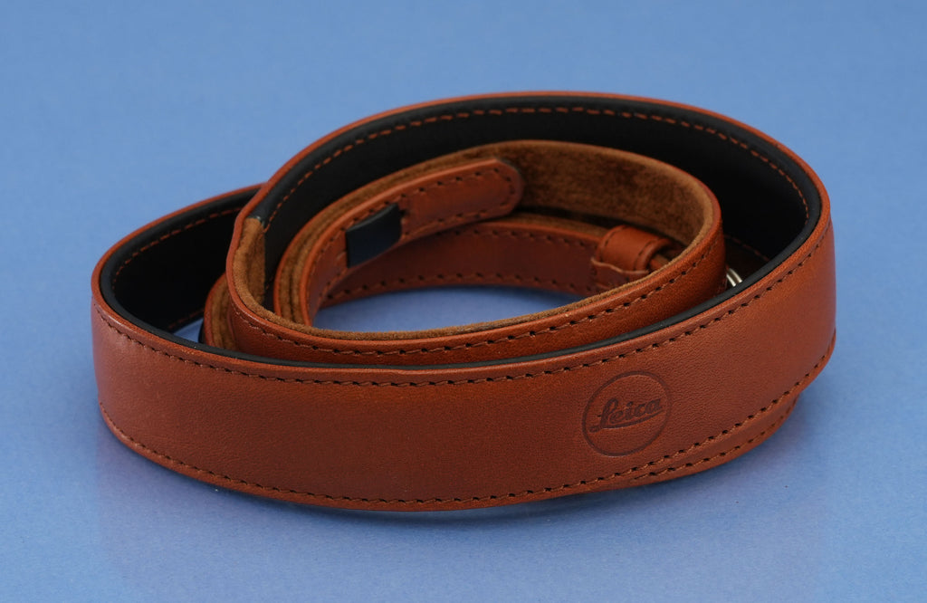 LEICA 10707 M8.2 OLIVE SAFARI CAMERA +ELMARIT-M 28MM LENS 944 SHOTS! FULL SET +