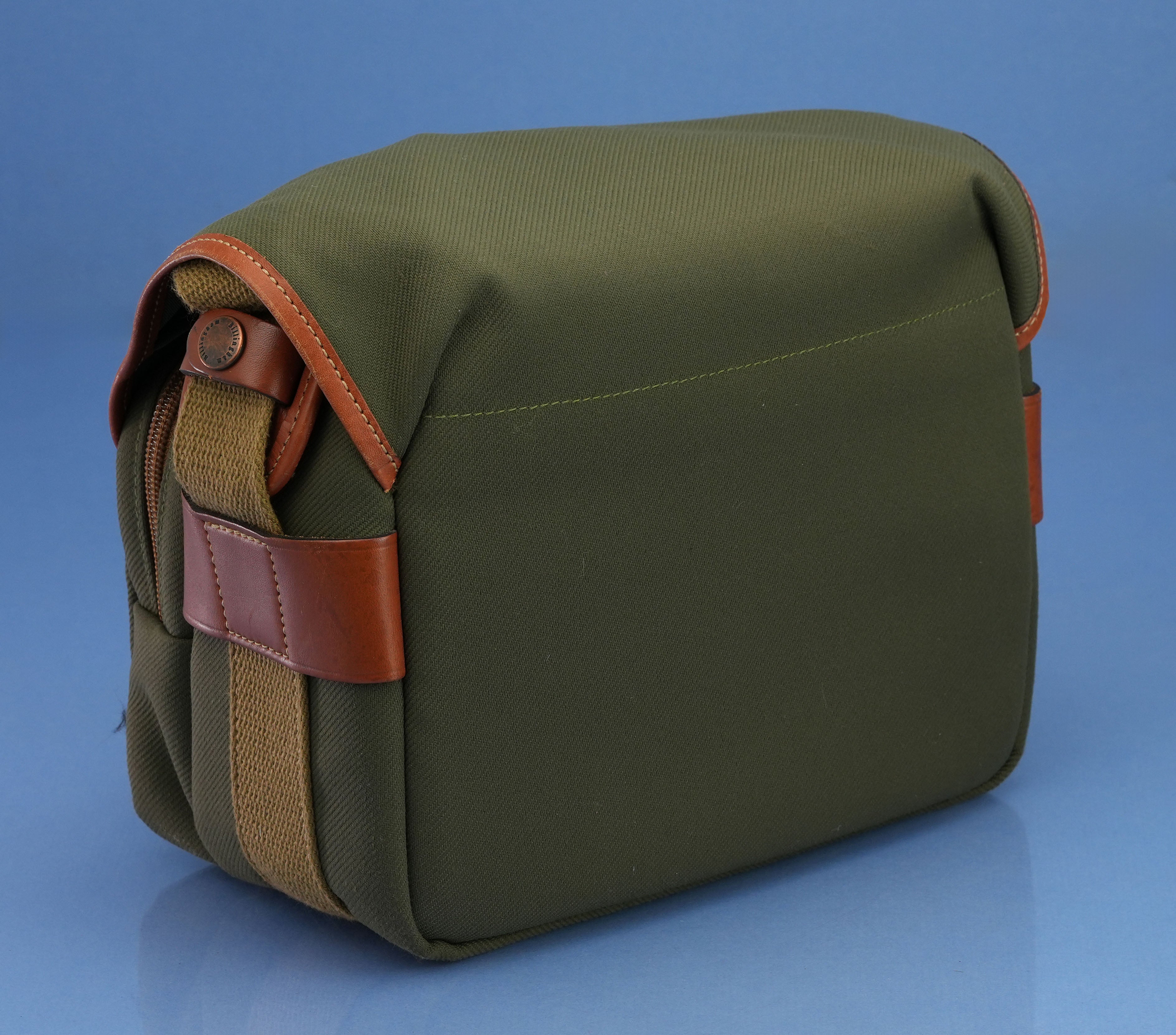 LEICA 10707 M8.2 OLIVE SAFARI CAMERA +ELMARIT-M 28MM LENS 944 SHOTS! FULL SET +