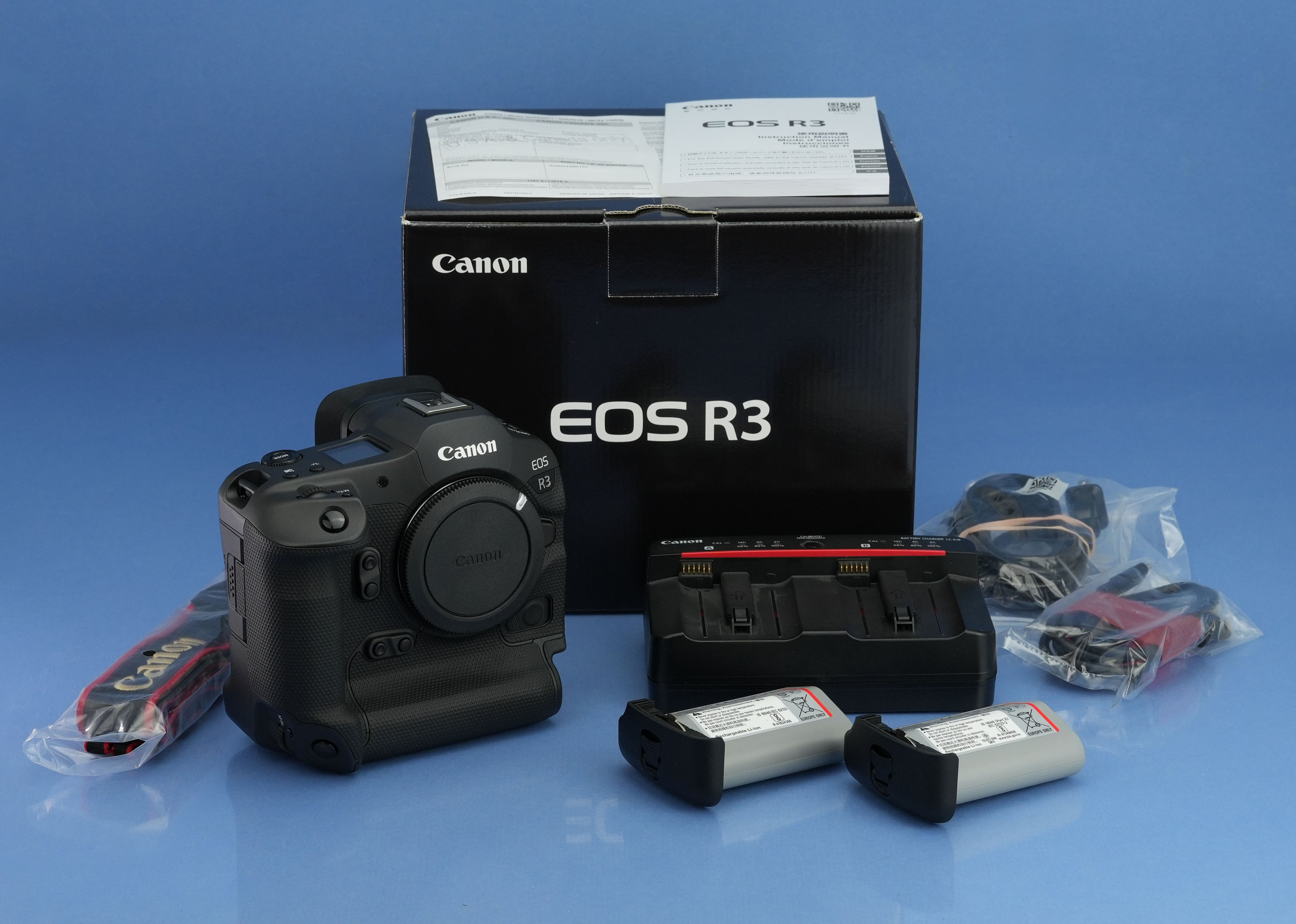 CANON EOS R3 DIGITAL MIRRORLESS CAMERA +2 BATTERIES +BOX MINT!