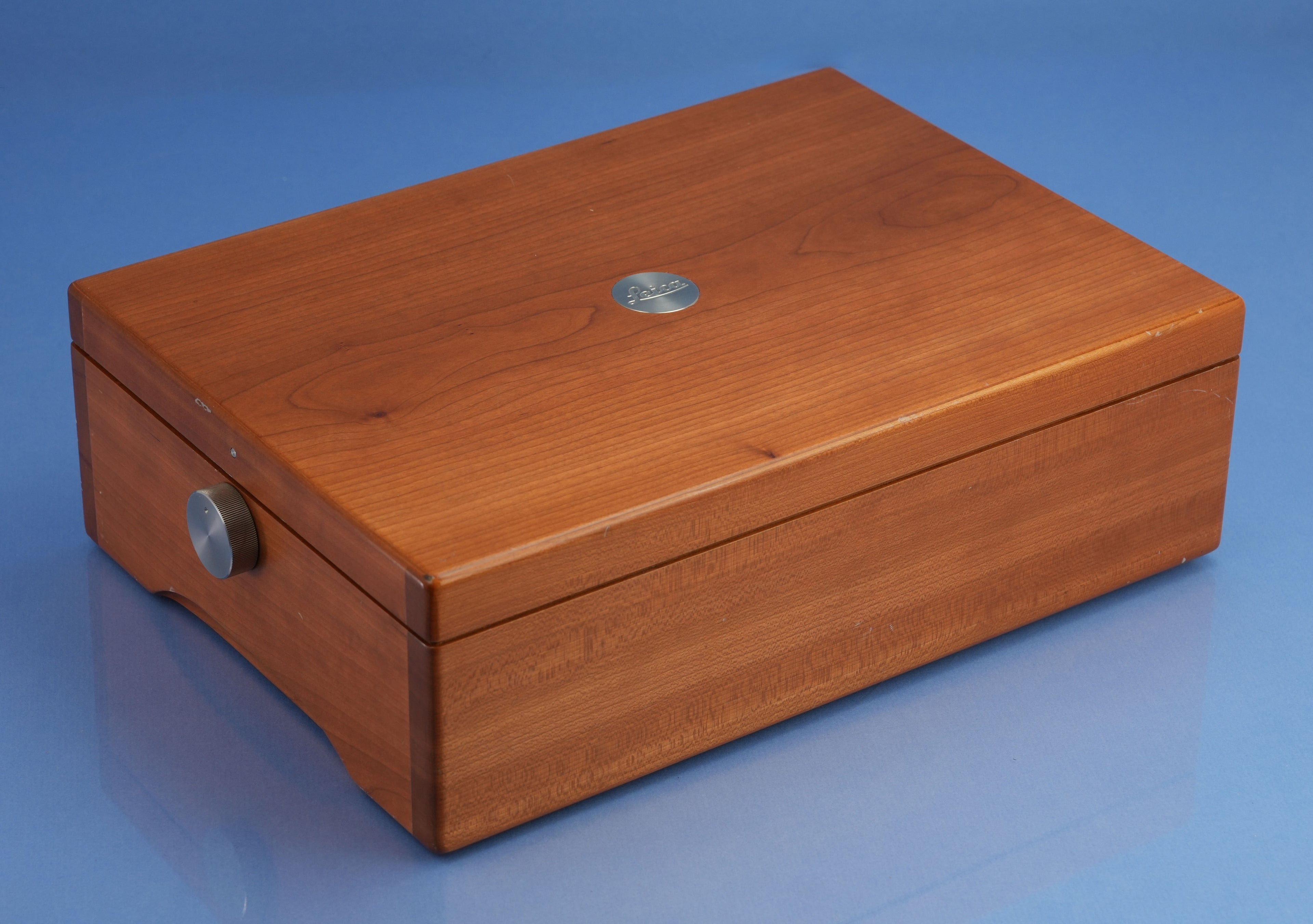 LEICA LEITZ MP M7 CAMERA A LA CARTE HOLZDISPLAY MIT FILZGEFÜLLTER BOX SELTEN! xx/250