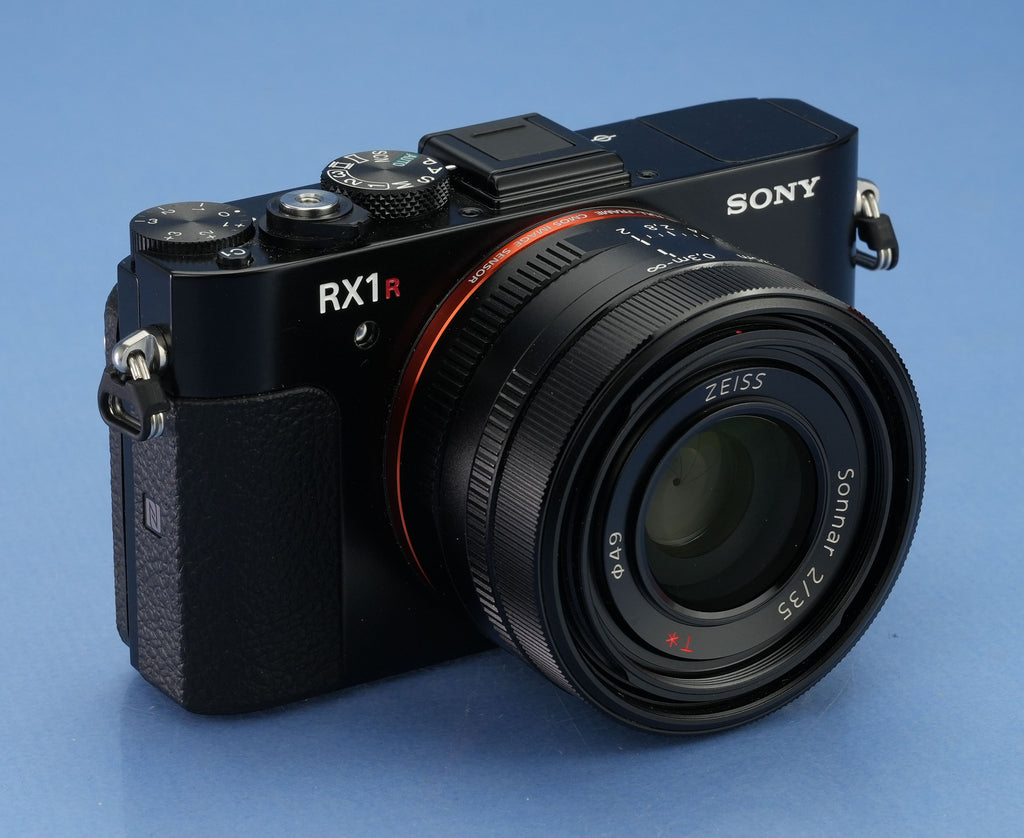 SONY CYBER-SHOT DSC RX1R II 42MP CAMERA +35MM F2 LENS x3 BATTERIES +LCJ-RXH CASE