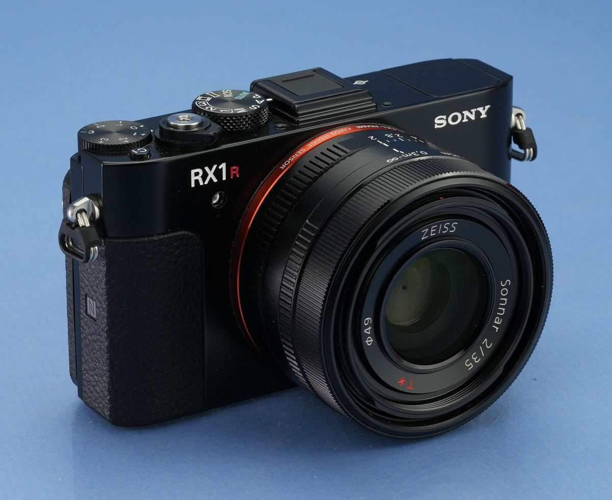 SONY CYBER-SHOT DSC RX1R II 42MP CAMERA +35MM F2 LENS x3 BATTERIES +LCJ-RXH CASE