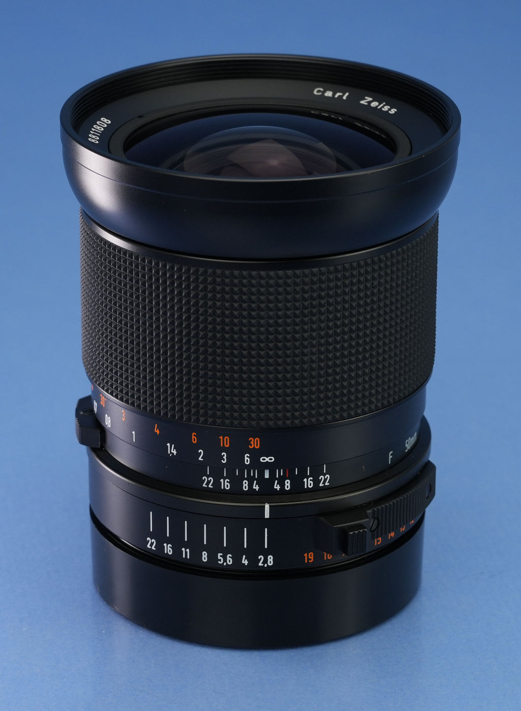 HASSELBLAD 50MM F2.8 ZEISS DISTAGON T* FE VERSION II LENS +SHADE +BOX RARE MINT!