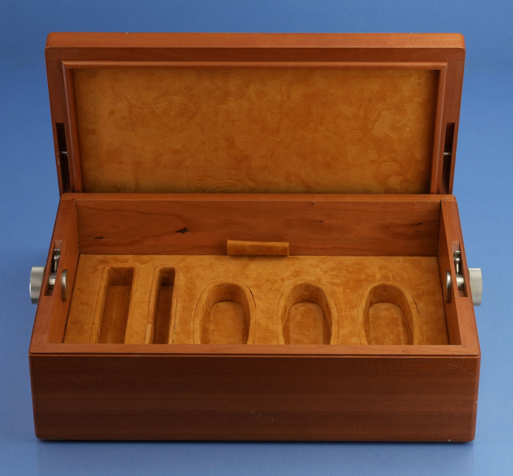 LEICA LEITZ MP M7 CAMERA A LA CARTE HOLZDISPLAY MIT FILZGEFÜLLTER BOX SELTEN! xx/250