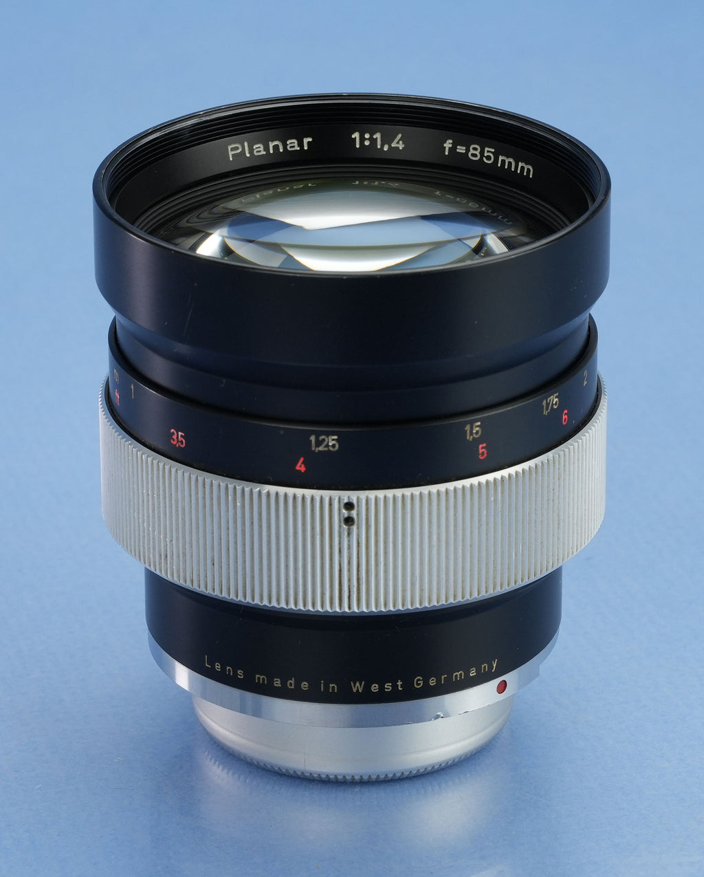 CONTAREX CARL ZEISS PLANAR 85MM F1.4 T* LENS +CAPS MINT! RARE!