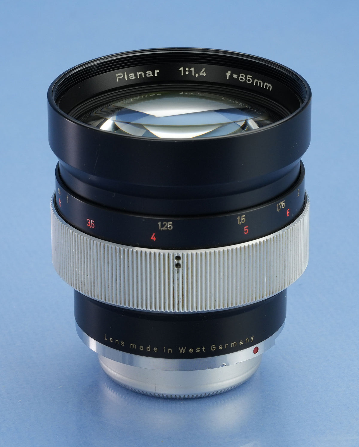 CONTAREX CARL ZEISS PLANAR 85MM F1.4 T* LENS +CAPS MINT! RARE!