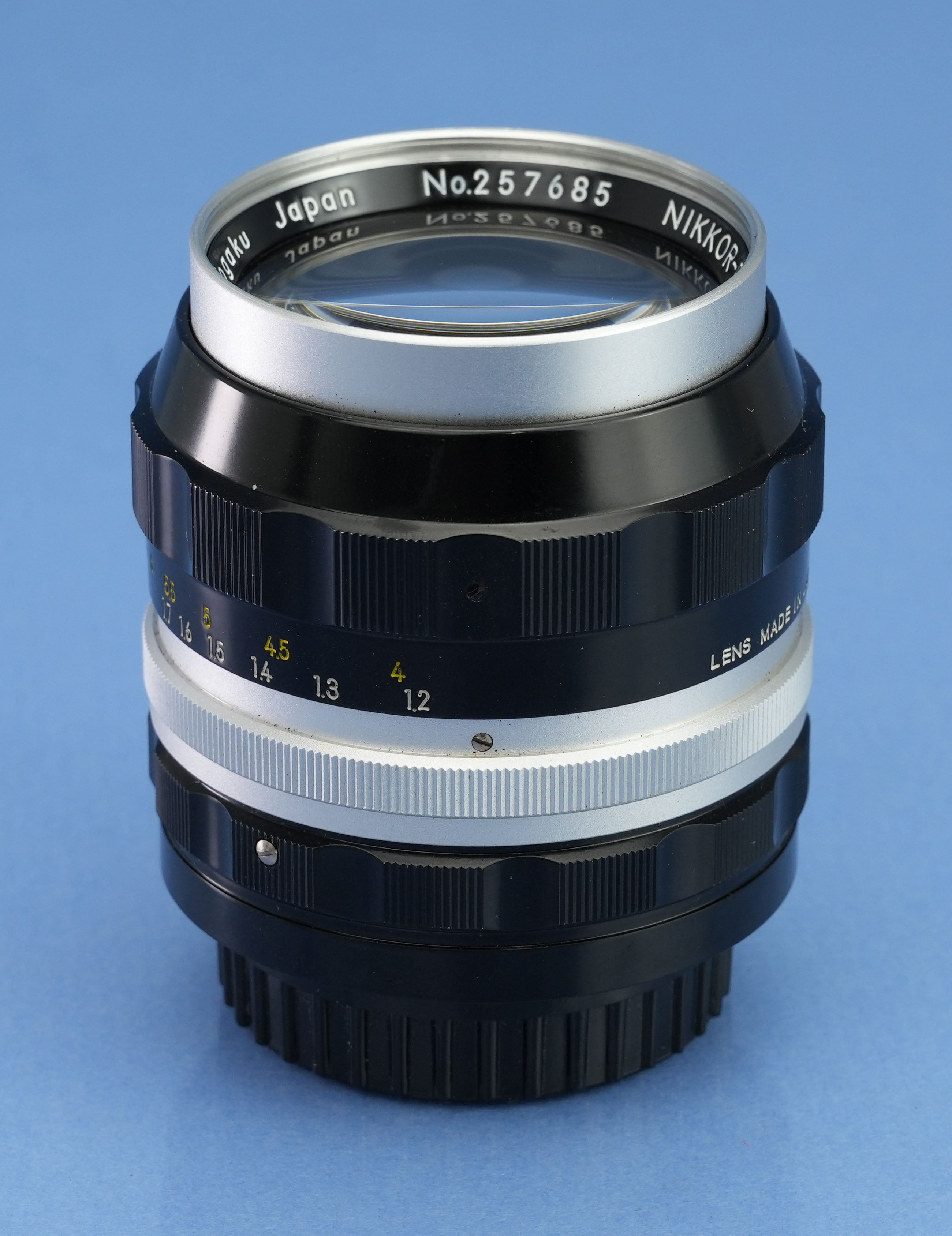 NIKON 105MM NIKKOR-P AUTO F2.5 PRE-AI LENS +HS-4 HOOD CAPS +L37C UV FILTER