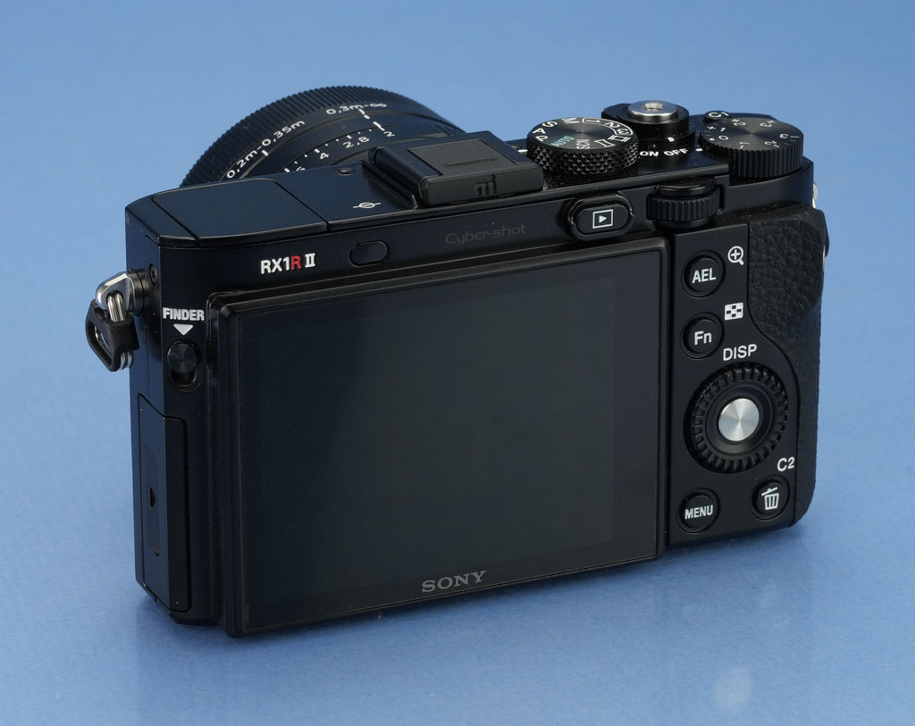 SONY CYBER-SHOT DSC RX1R II 42MP CAMERA +35MM F2 LENS x3 BATTERIES +LCJ-RXH CASE