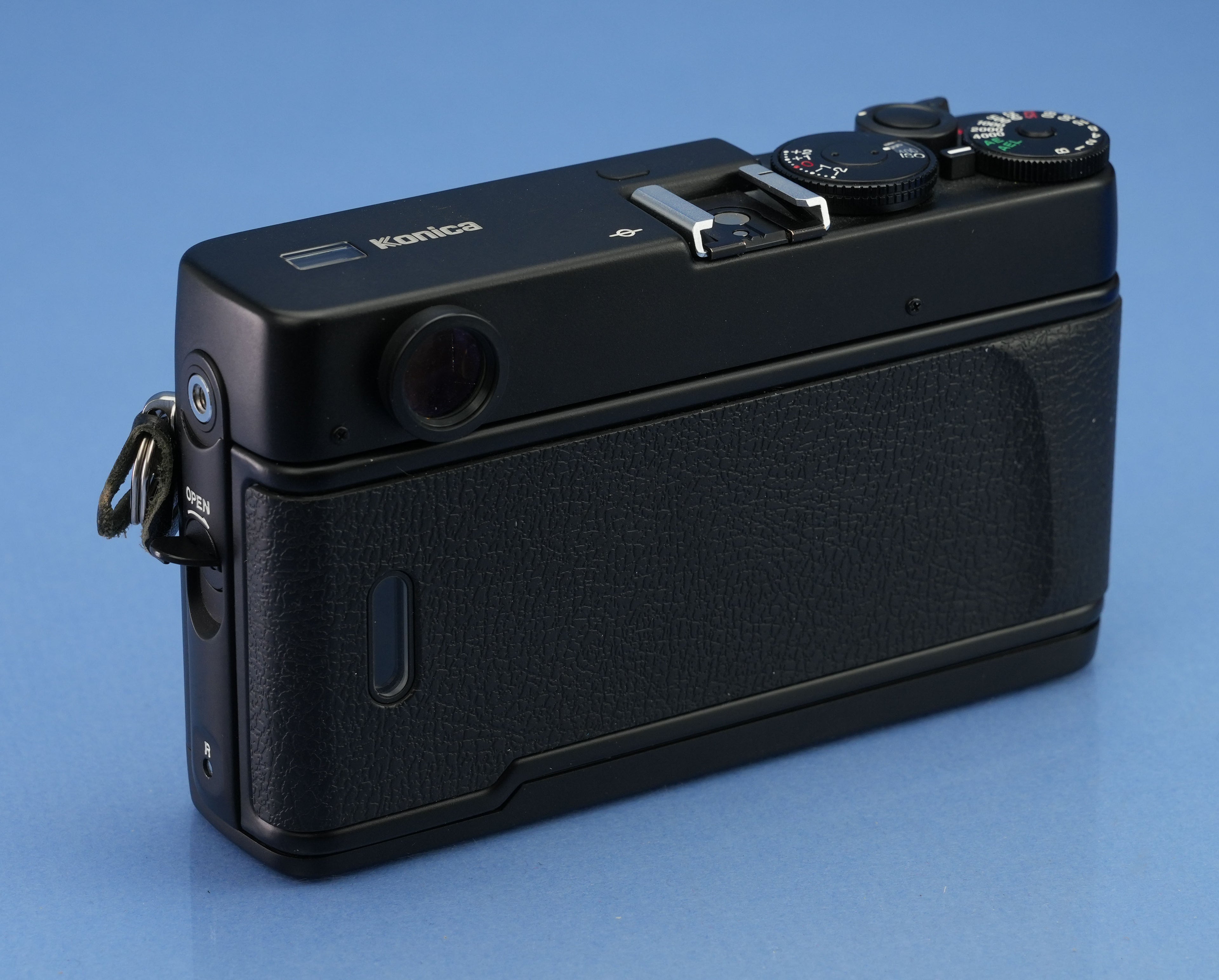 KONICA HEXAR RF BLACK ENTFERNER-KAMERA-SET + 50MM F2 OBJEKTIV + BOX + BLITZ + BOX!