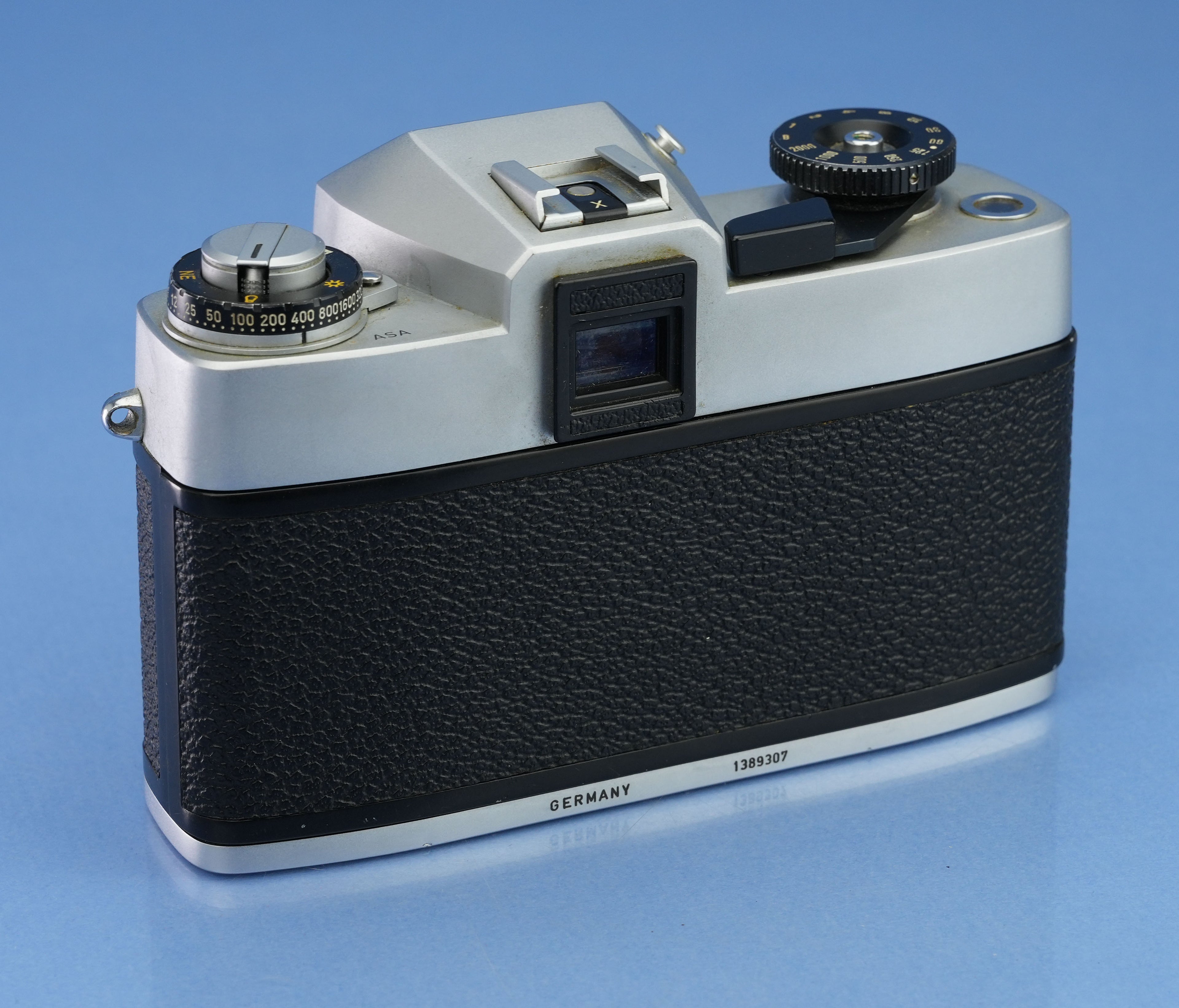 LEICA LEITZ LEICAFLEX SL2 SILVER CHROME SLR FILM CAMERA BODY 10021 +CASE CLEAN!
