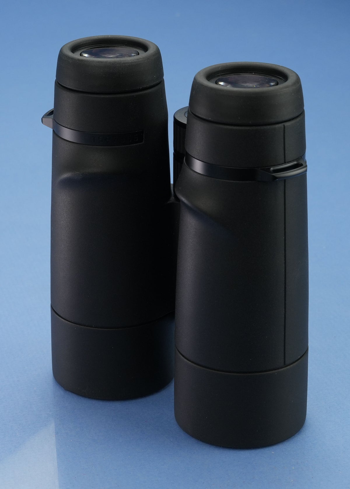 LEICA ULTRAVID 8X42 HD 40293 BLACK BINOCULAR PAIR BINOCULARS +BOX +CAPS MINT!