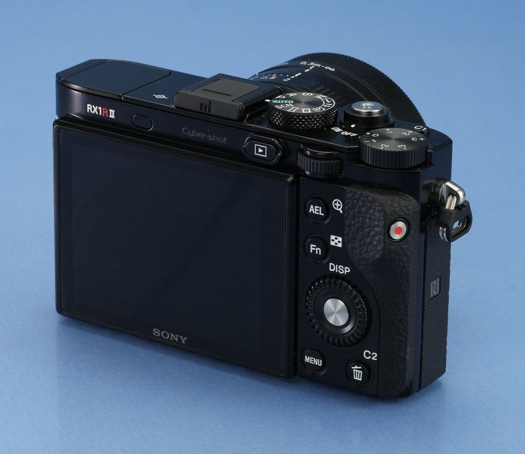 SONY CYBER-SHOT DSC RX1R II 42MP CAMERA +35MM F2 LENS x3 BATTERIES +LCJ-RXH CASE