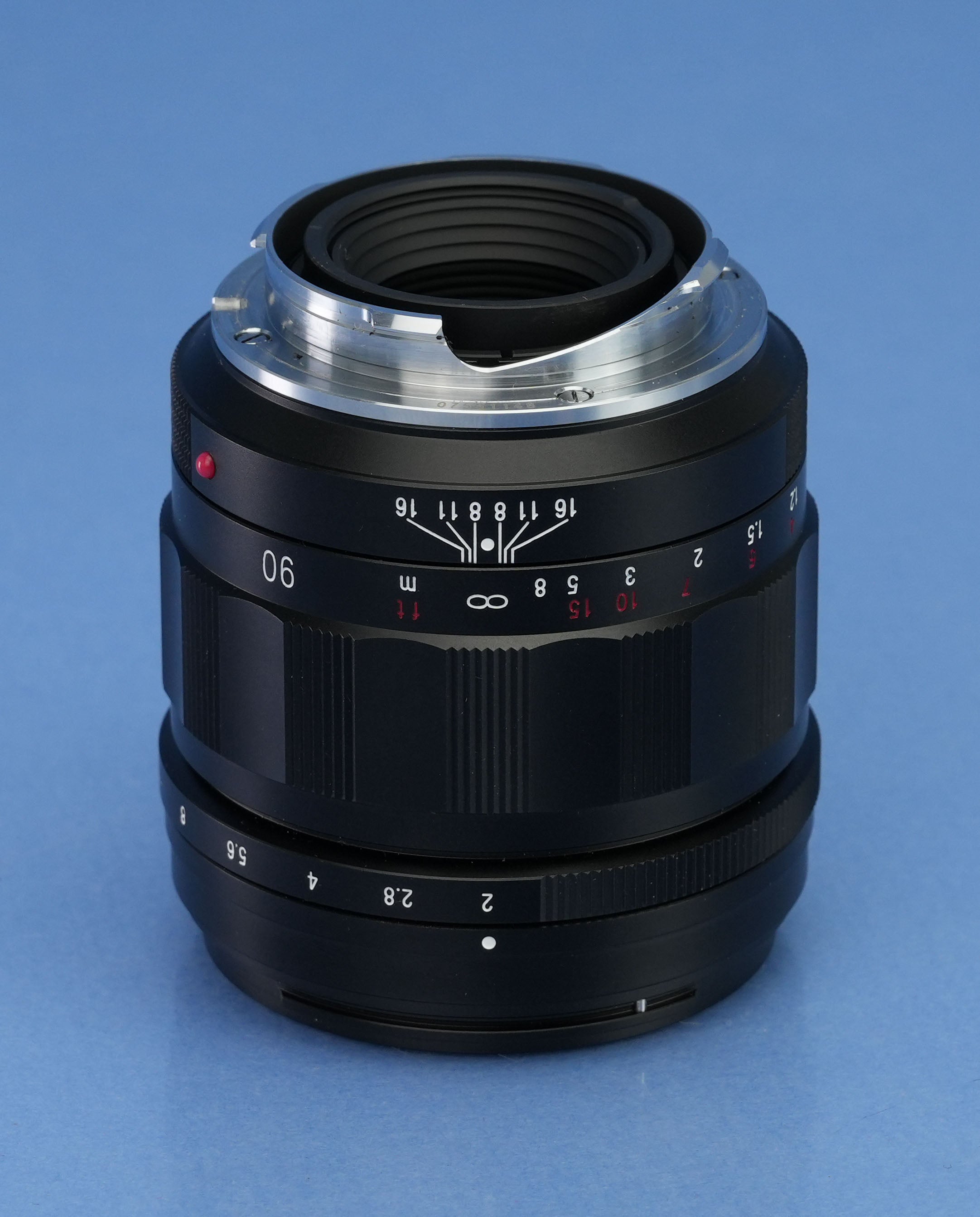 VOIGTLANDER 90MM F2 APO-ULTRON VM MOUNT LENS +HOOD +CAPS +UV FILTER +BOX MINT