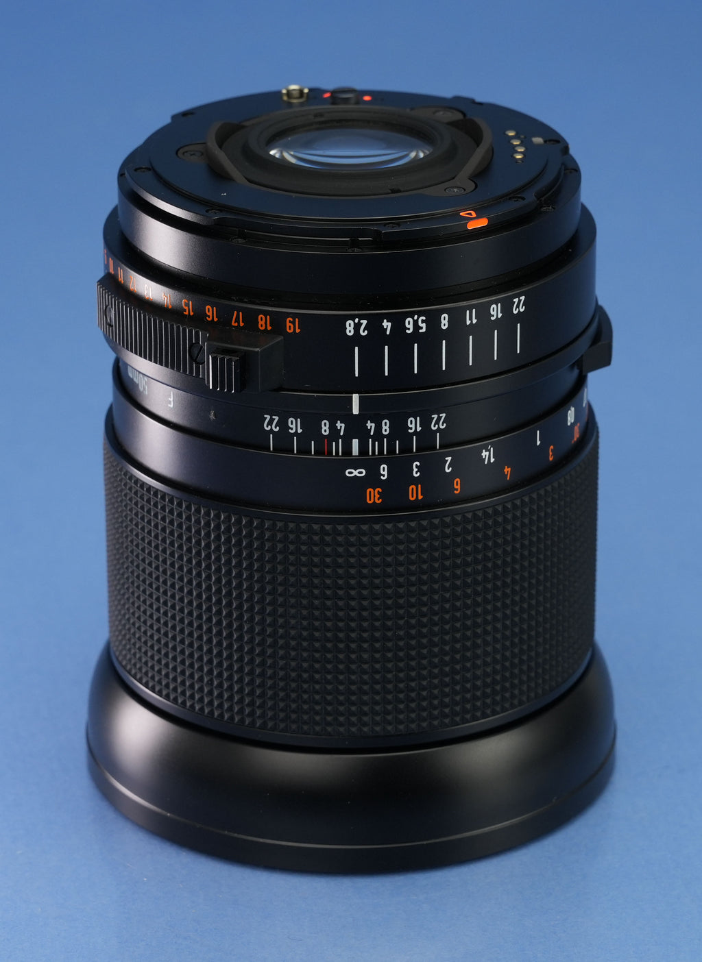 HASSELBLAD 50MM F2.8 ZEISS DISTAGON T* FE VERSION II LENS +SHADE +BOX RARE MINT!