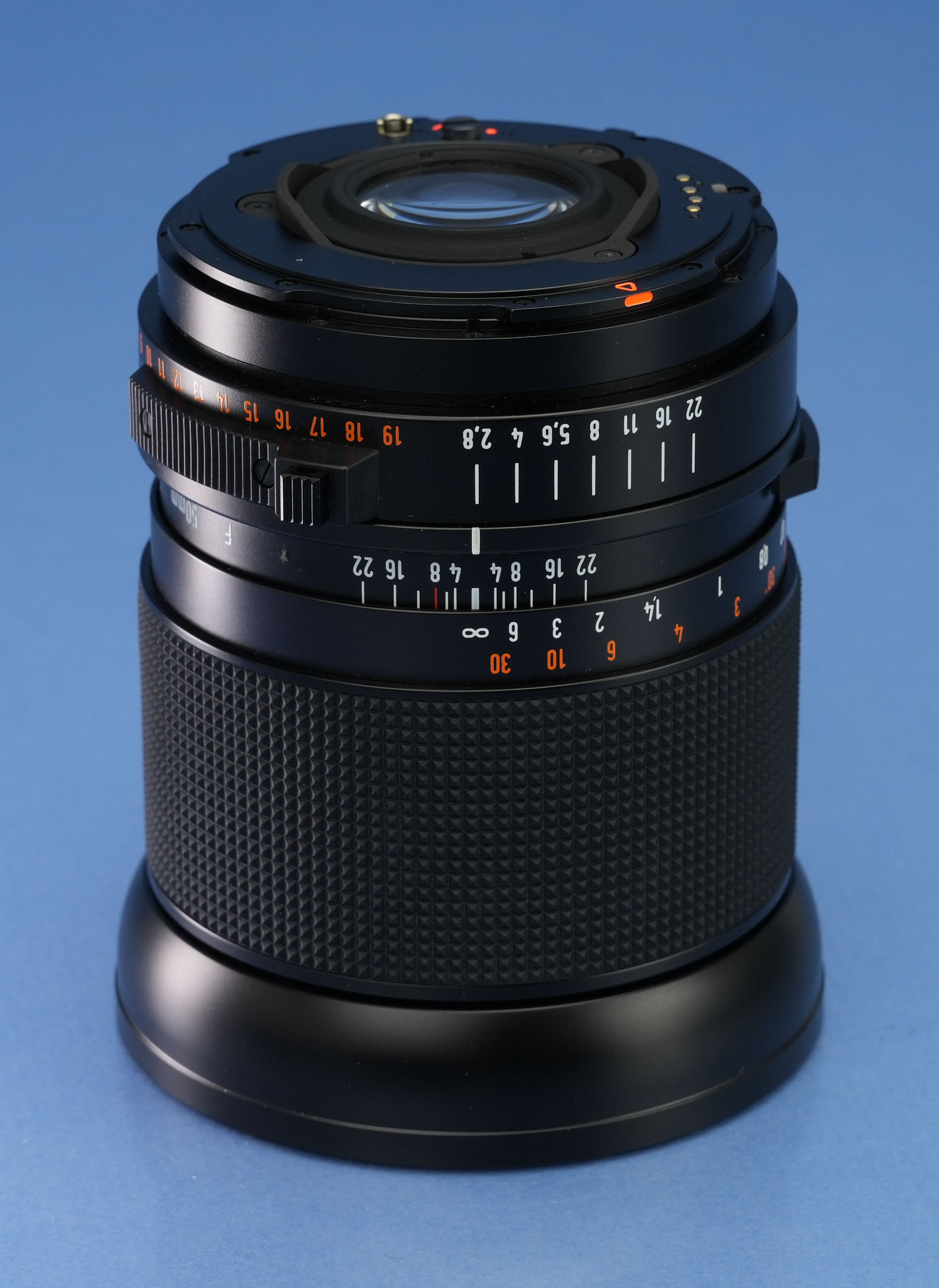 HASSELBLAD 50MM F2.8 ZEISS DISTAGON T* FE VERSION II LENS +SHADE +BOX RARE MINT!