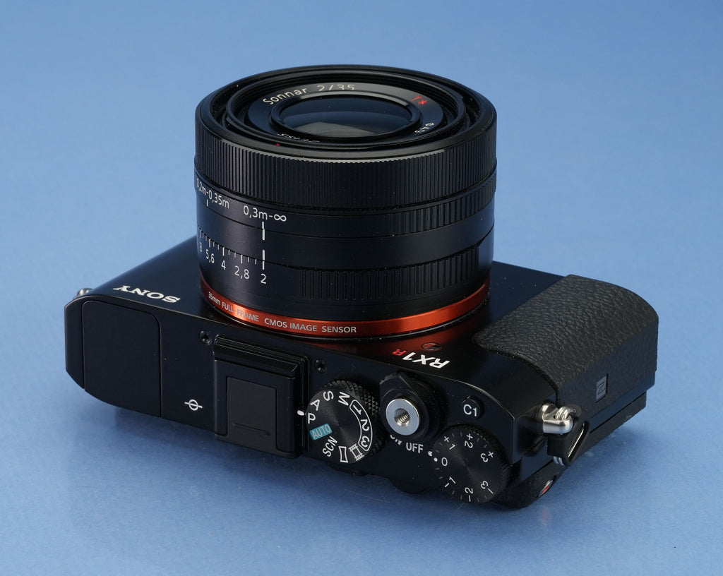SONY CYBER-SHOT DSC RX1R II 42MP CAMERA +35MM F2 LENS x3 BATTERIES +LCJ-RXH CASE
