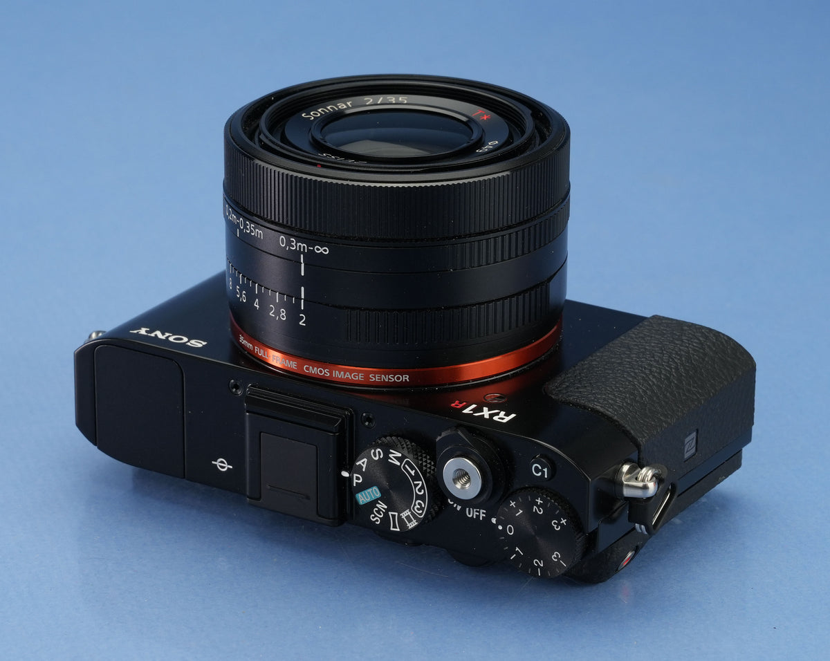 SONY CYBER-SHOT DSC RX1R II 42MP CAMERA +35MM F2 LENS x3 BATTERIES +LCJ-RXH CASE