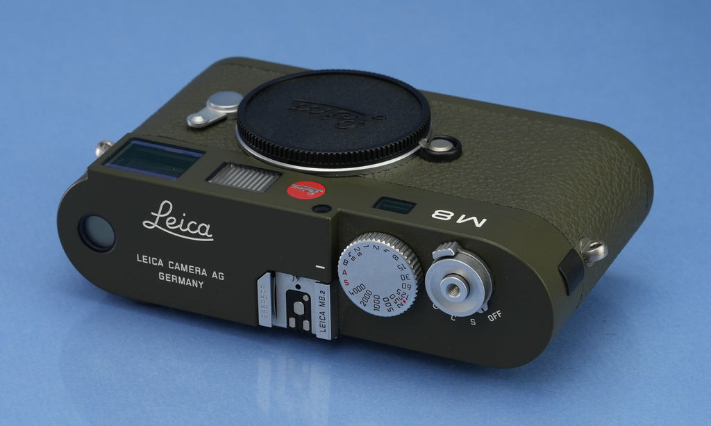 LEICA 10707 M8.2 OLIVE SAFARI CAMERA +ELMARIT-M 28MM LENS 944 SHOTS! FULL SET +