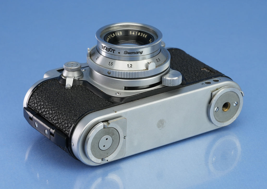 ROBOT ROYAL MOD.III BUNDESEIGENTUM CAMERA +MULTI FINDER +40MM F1.9 XENON +CASE