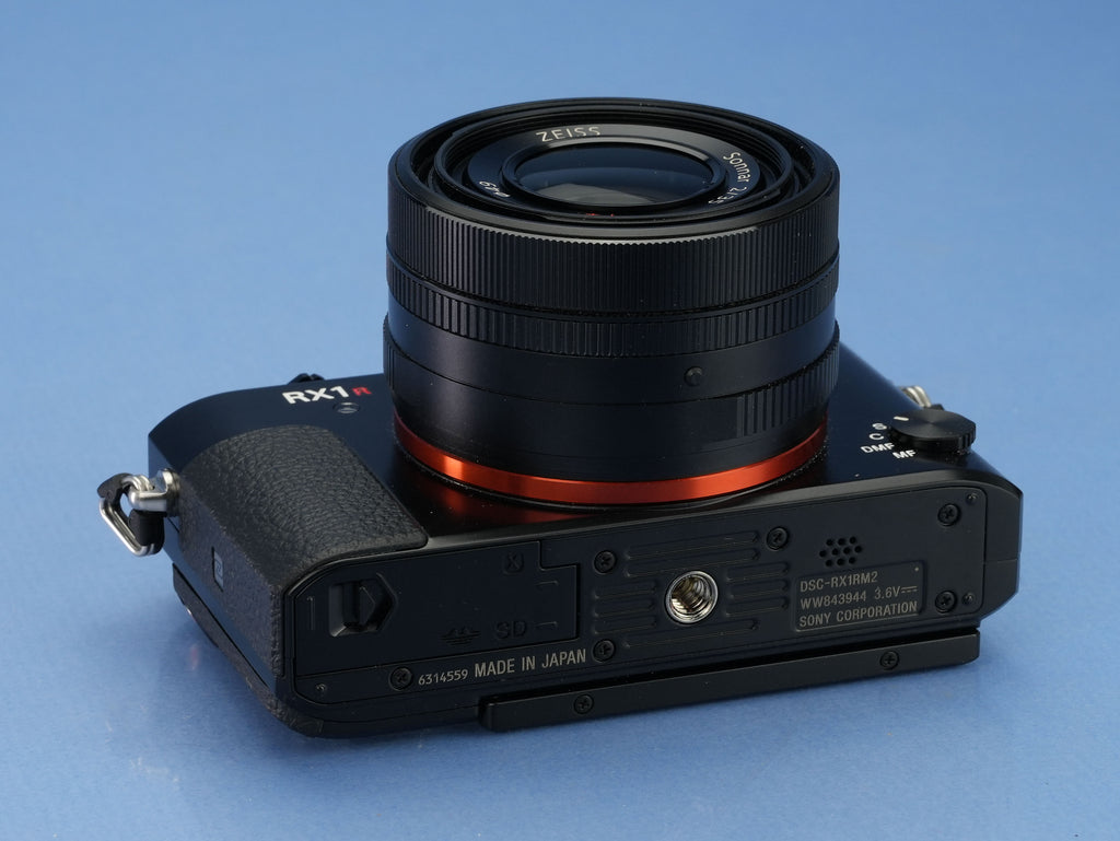 SONY CYBER-SHOT DSC RX1R II 42MP CAMERA +35MM F2 LENS x3 BATTERIES +LCJ-RXH CASE