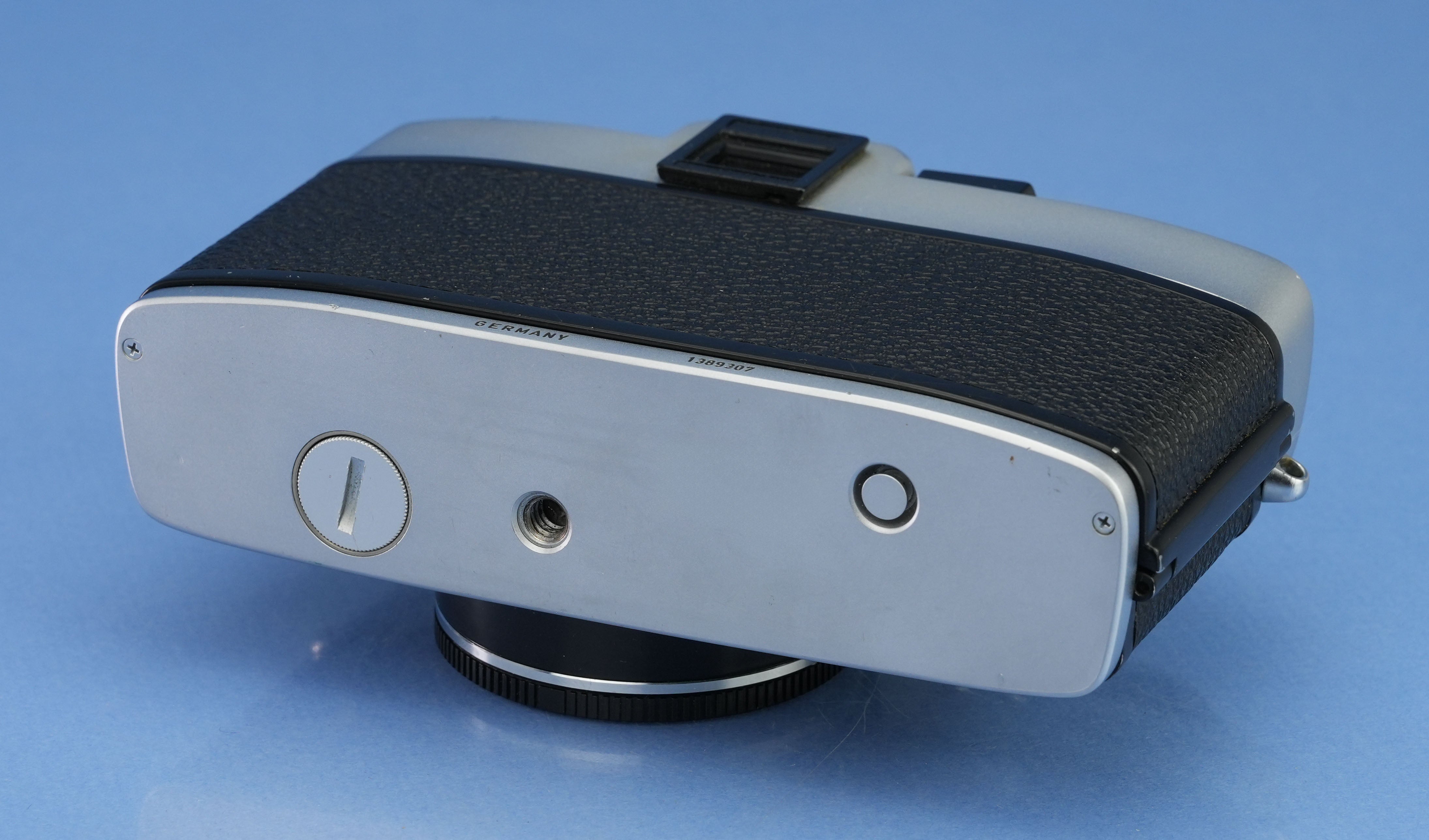 LEICA LEITZ LEICAFLEX SL2 SILVER CHROME SLR FILM CAMERA BODY 10021