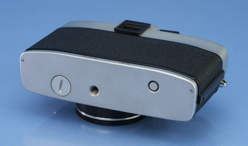 LEICA LEITZ LEICAFLEX SL2 SILVER CHROME SLR FILM CAMERA BODY 10021 +CASE CLEAN!