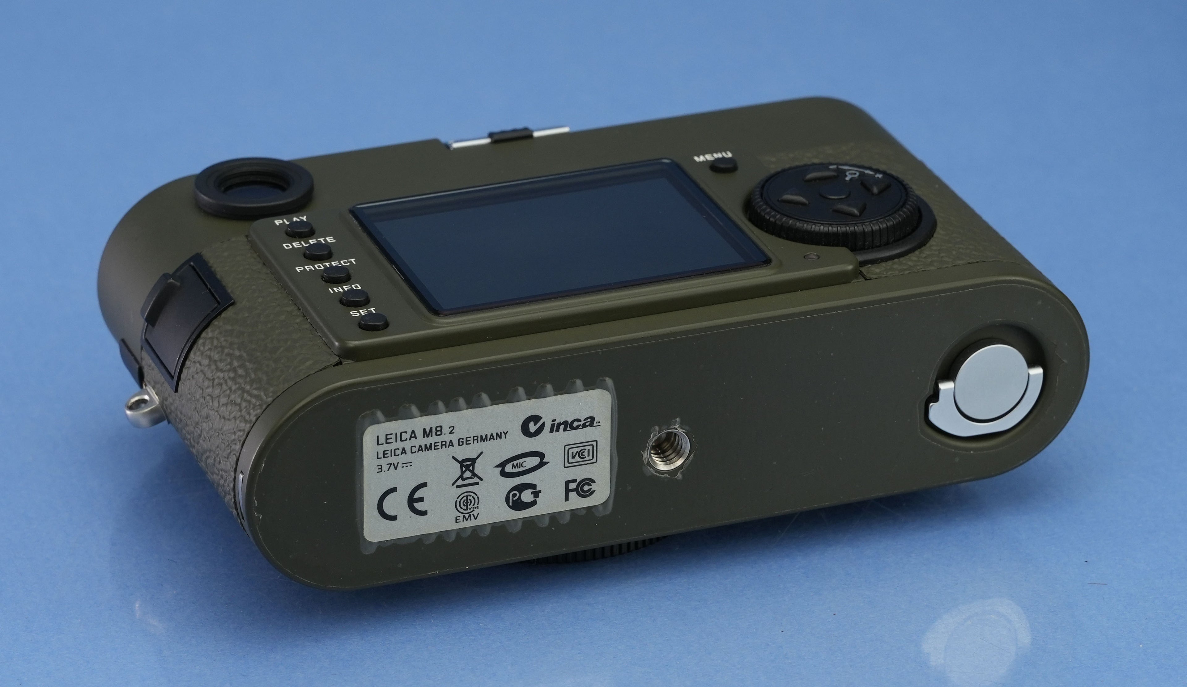 LEICA 10707 M8.2 OLIVE SAFARI CAMERA +ELMARIT-M 28MM LENS 944 SHOTS! FULL SET +