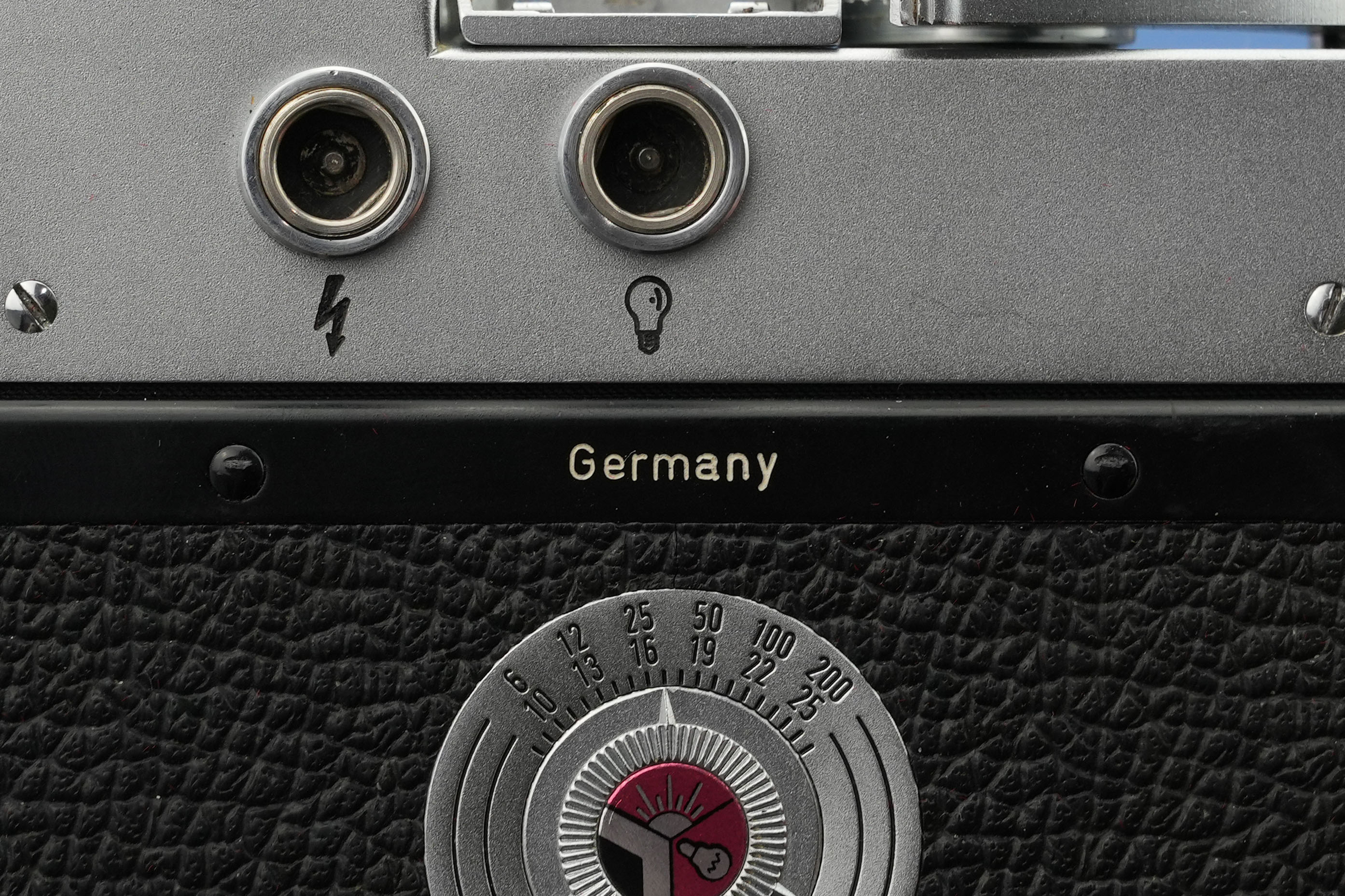 LEICA M3 EARLY CORNER CAMERA #700433 +50MM SUMMICRON F2 +BOX RARE +SPECIAL BACK